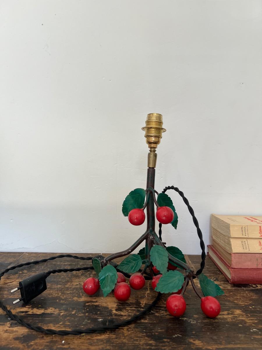 Lampe aux cerises, métal laqué 1960