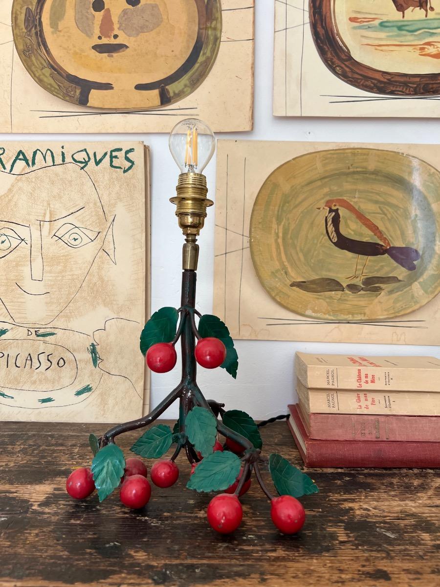 Lampe aux cerises, métal laqué 1960
