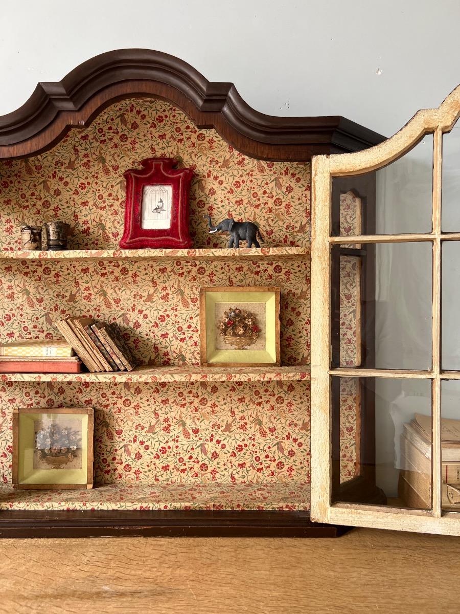 Vitrine à pans coupés XIXème noyer 