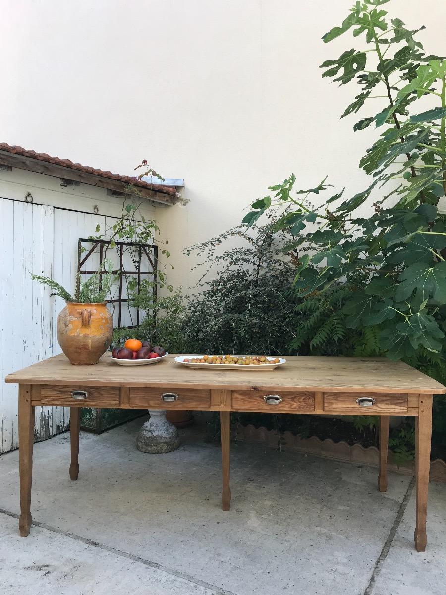 Table with 8 drawers.