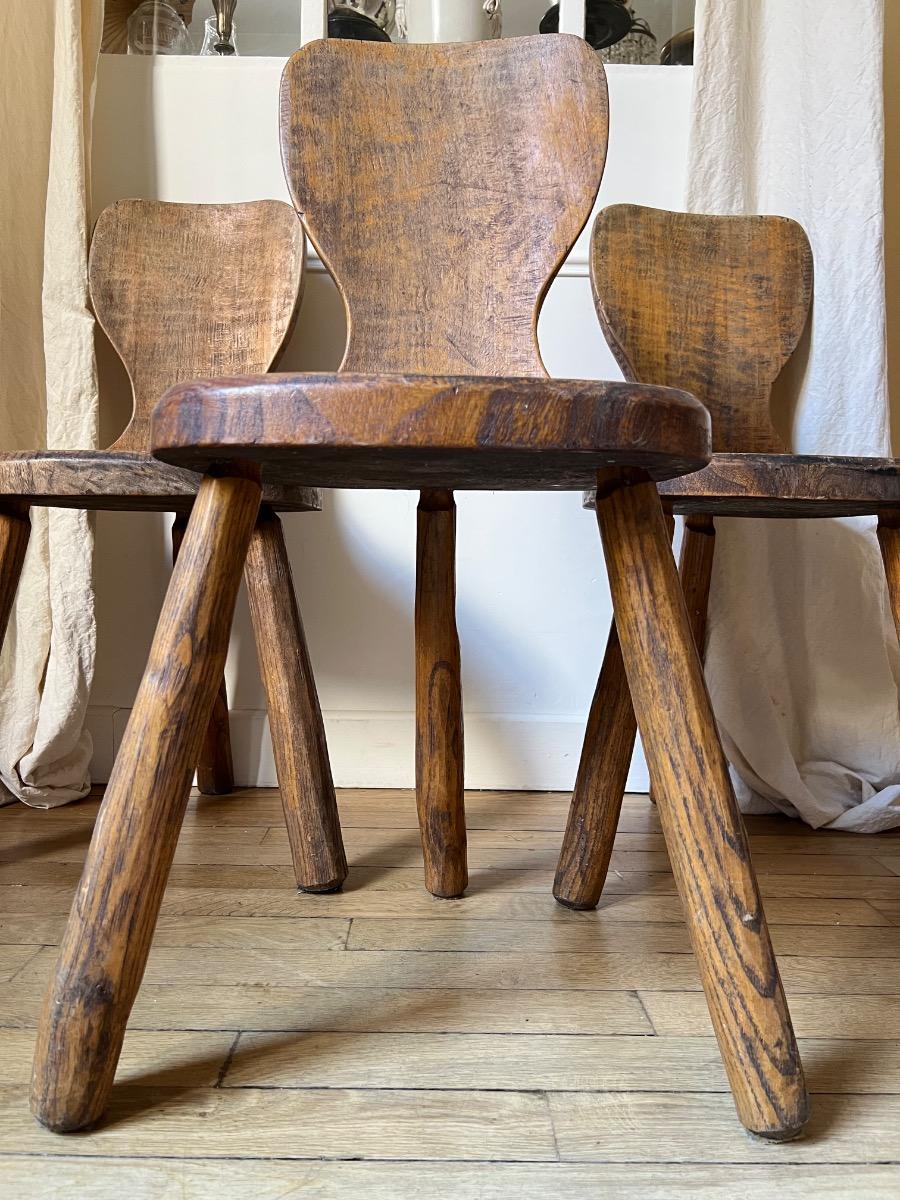 Suite 4 chaises brutalistes tripodes en orme 