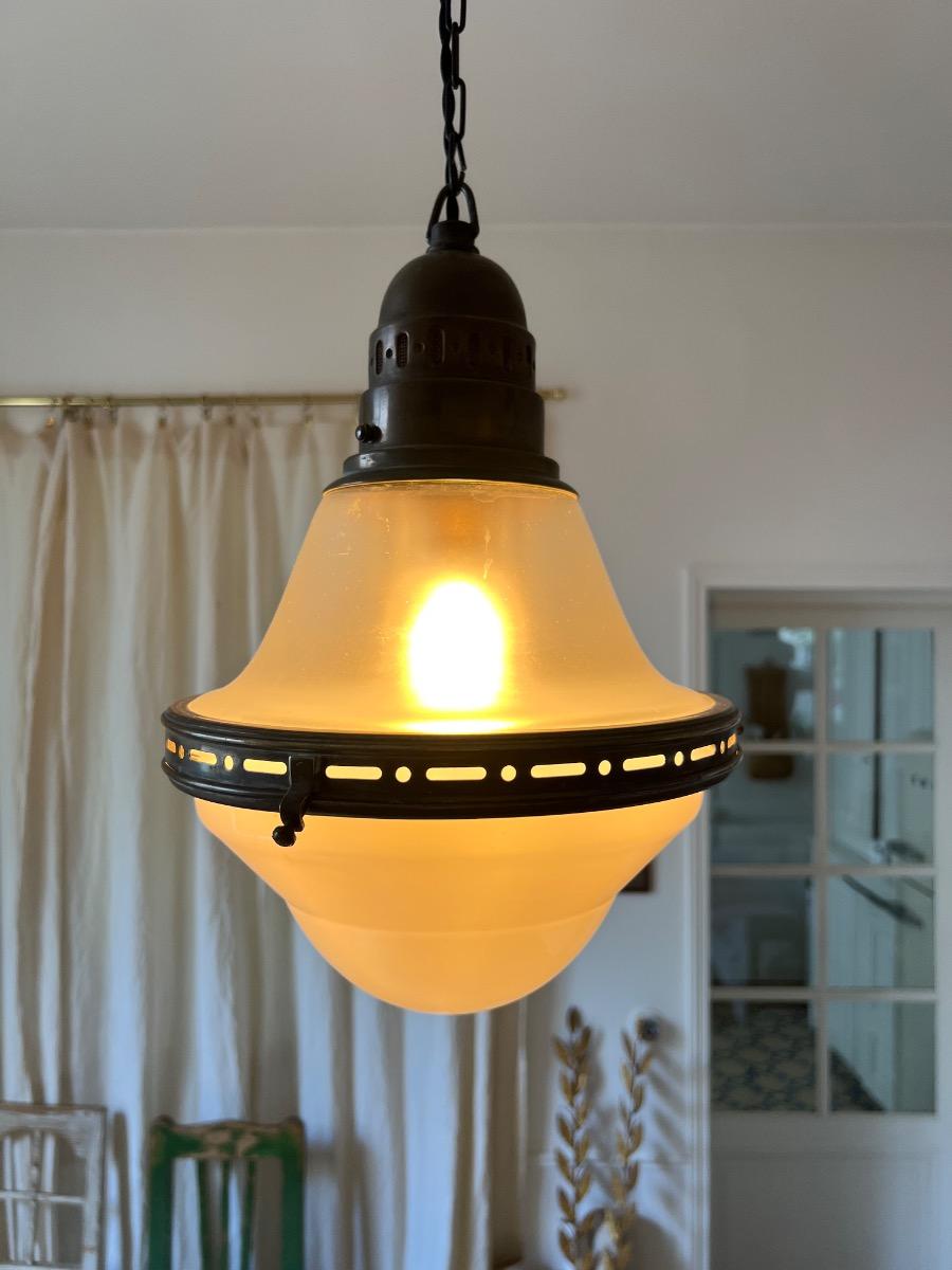 Suspension opaline, verre, laiton, 1920
