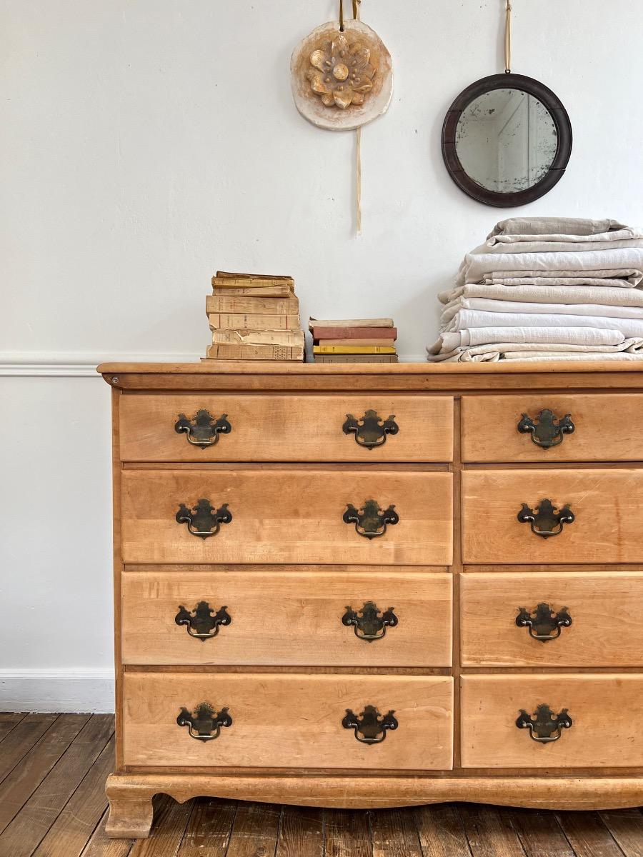 Commode double attributs laiton
