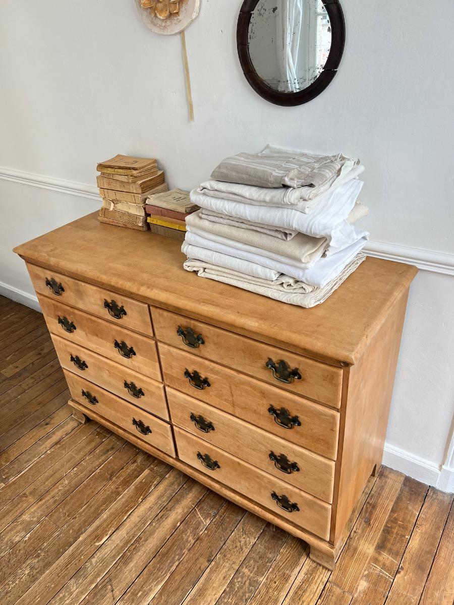 Commode double attributs laiton