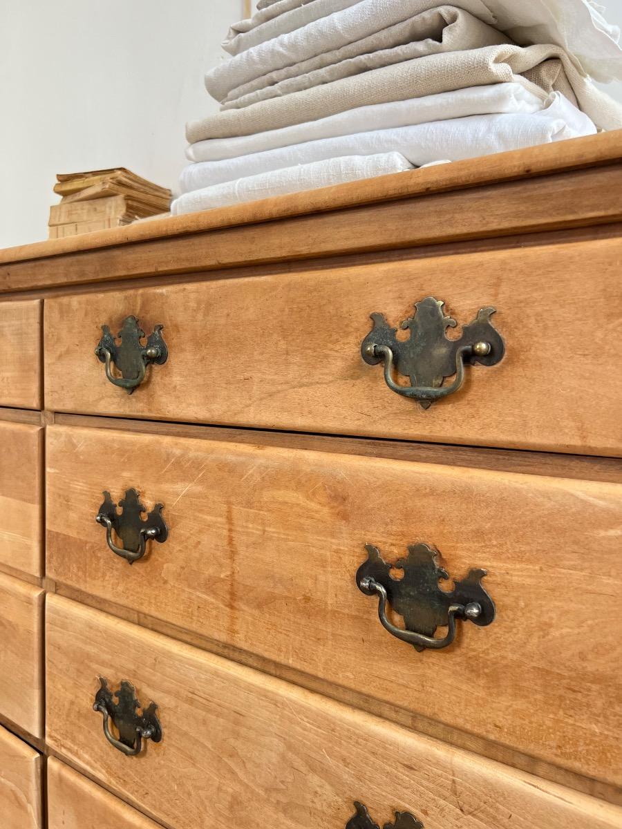 Commode double attributs laiton