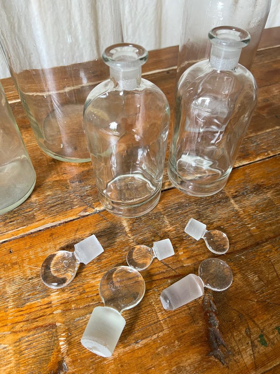 Suite de 5 flacons verre, 1920