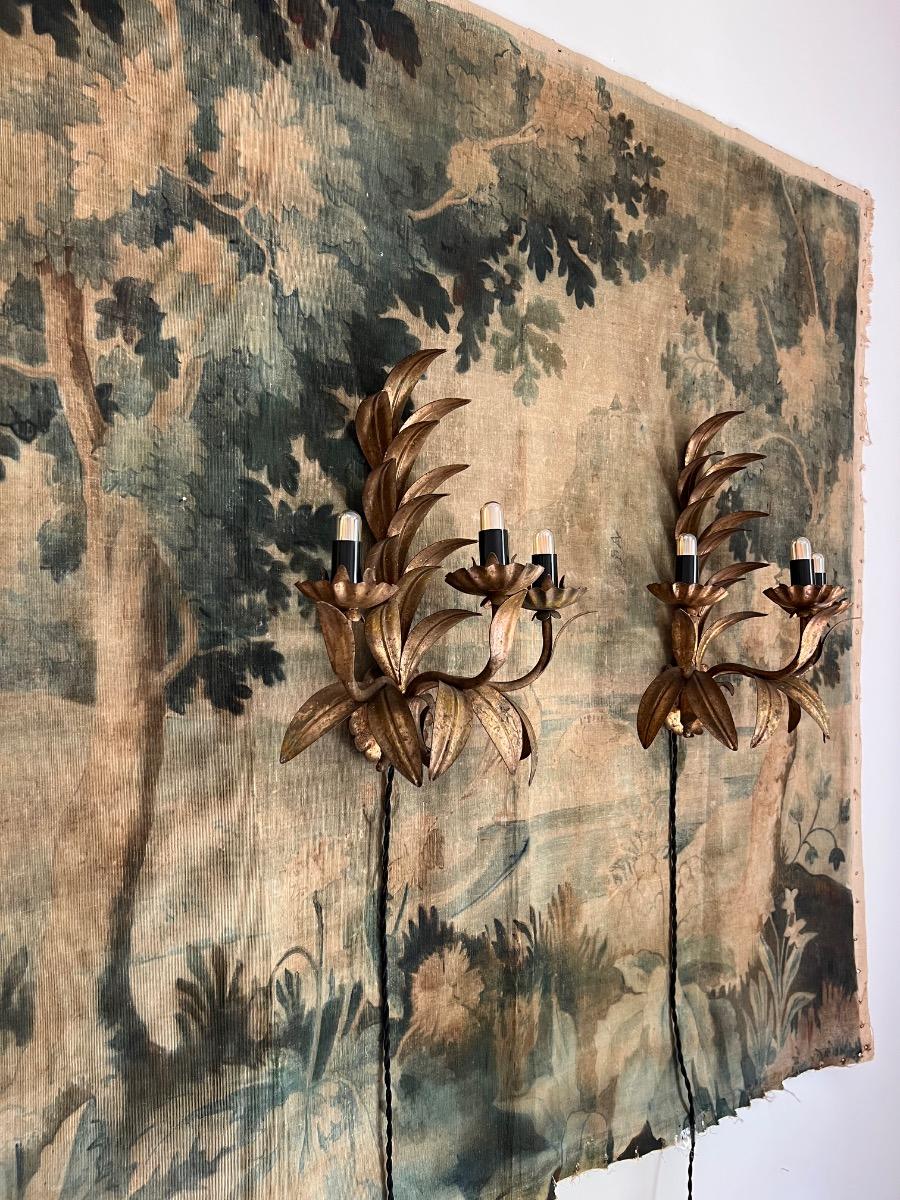 Paire d’appliques métal doré patiné 1950