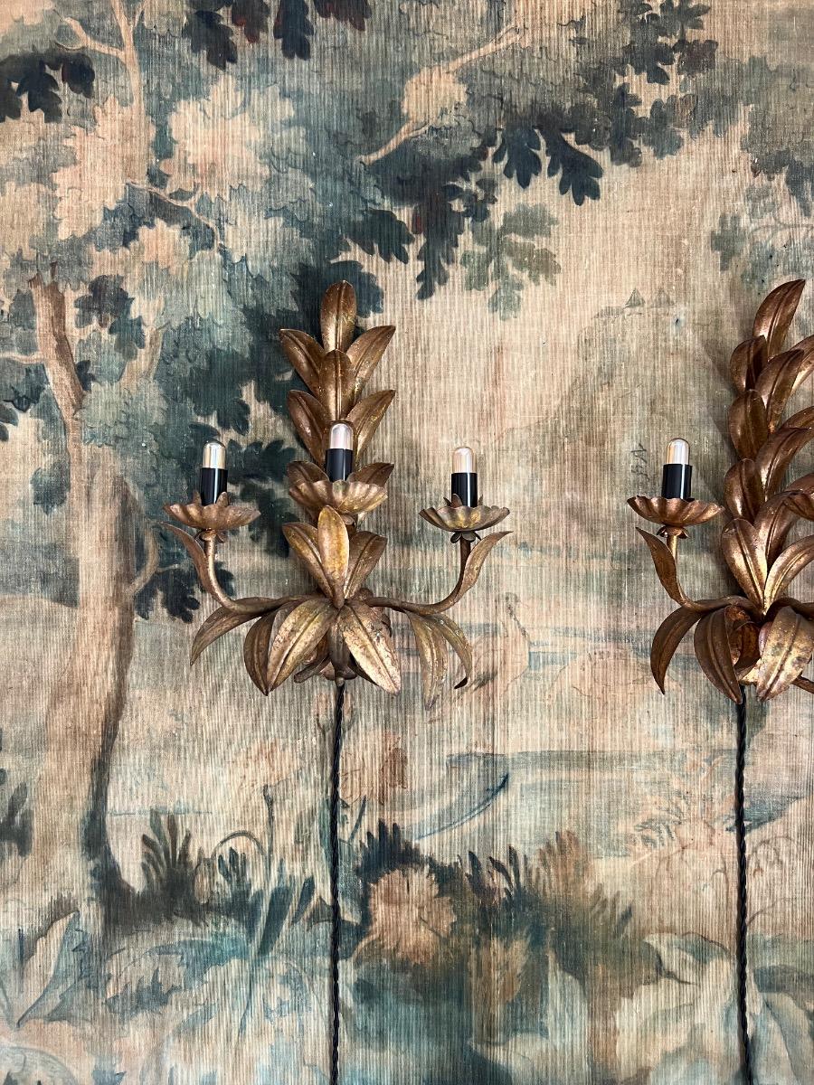 Paire d’appliques métal doré patiné 1950