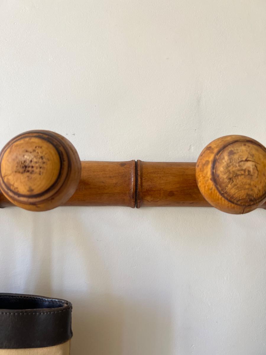 Long porte-manteau bois façon bambou 1920