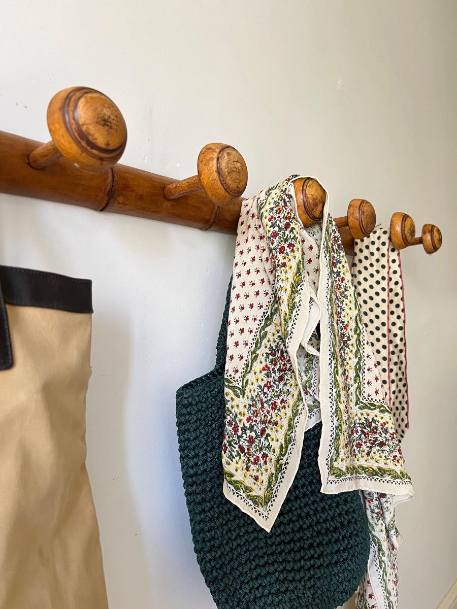 Long porte-manteau bois façon bambou 1920