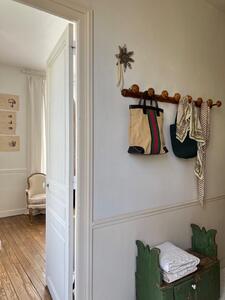 Long porte-manteau bois façon bambou 1920