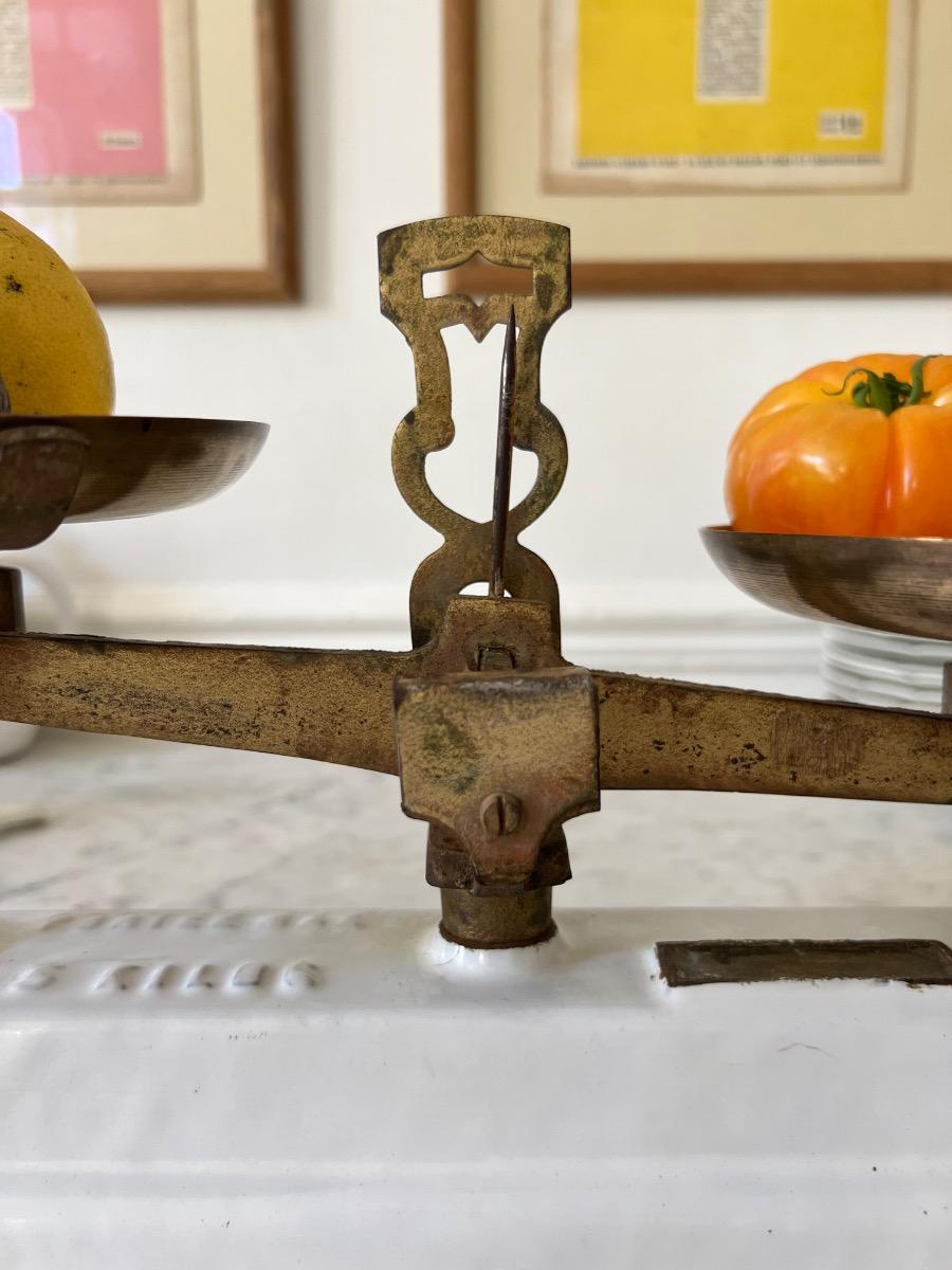 Balance fonte émaillée laiton cuivre 1930