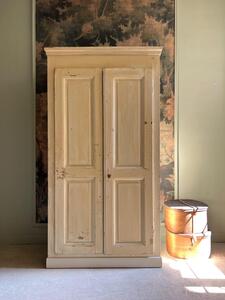 Armoire XIXème panneautée patine d’origine 