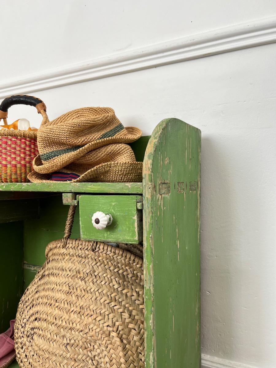 Meuble d’appoint patine d’origine 