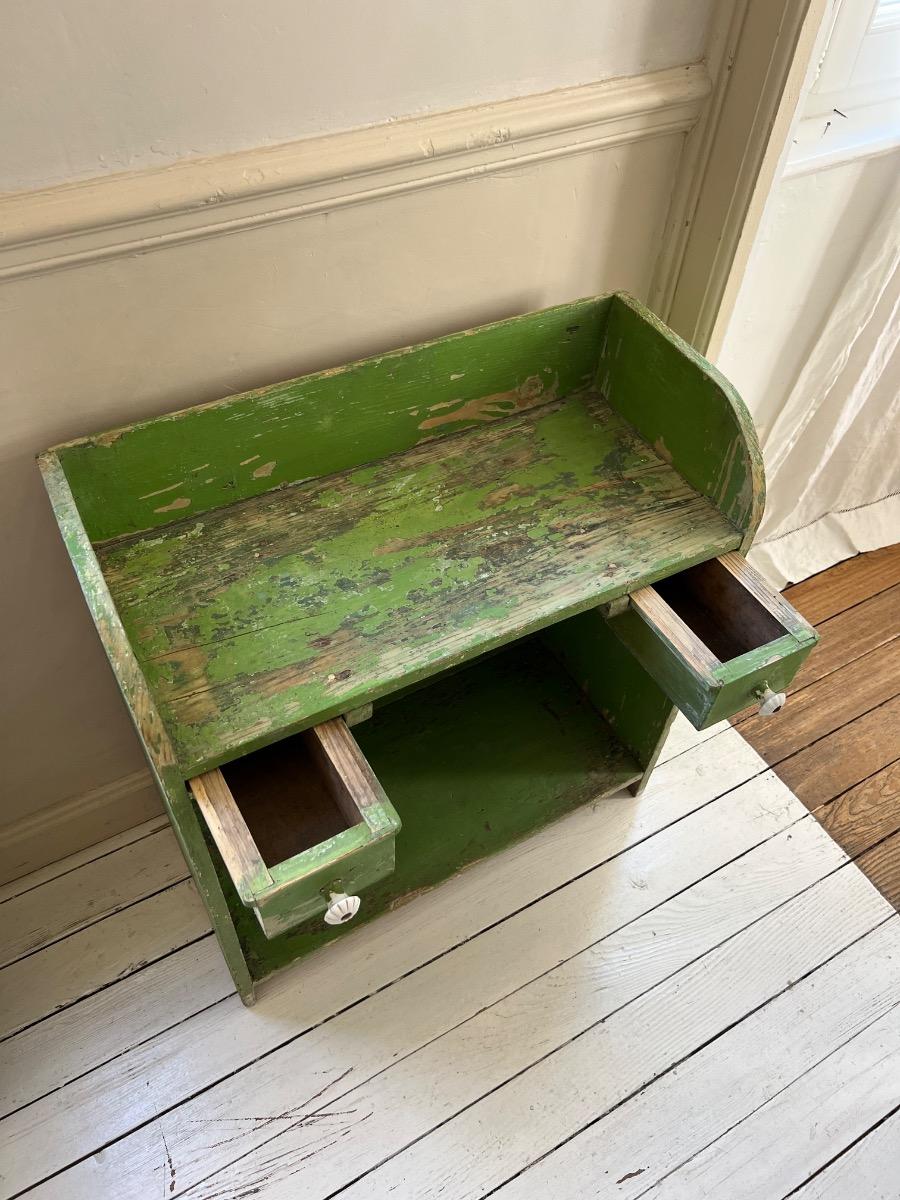 Meuble d’appoint patine d’origine 