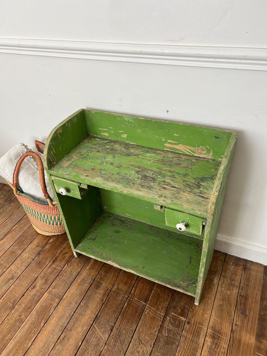Meuble d’appoint patine d’origine 
