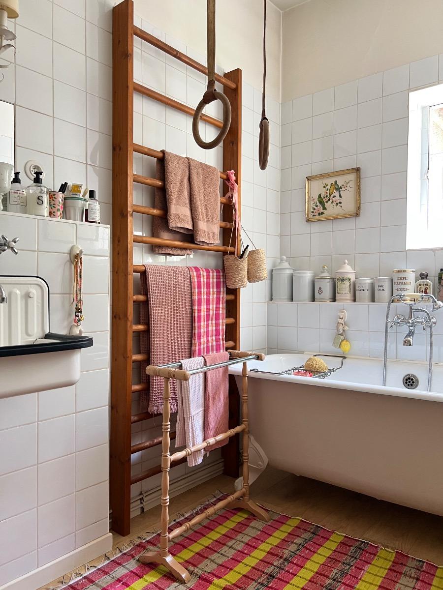 Porte-serviettes bois tourné et verre 1930