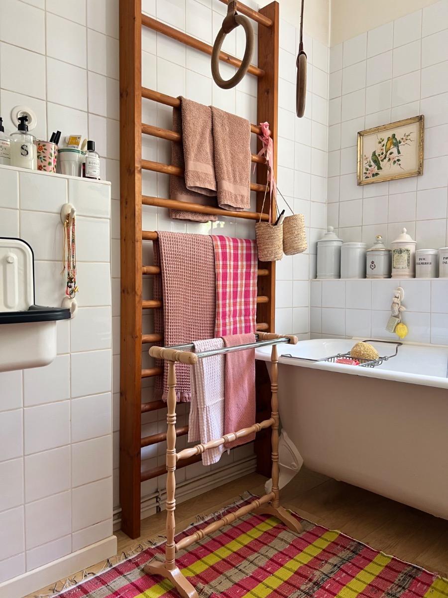 Porte-serviettes bois tourné et verre 1930