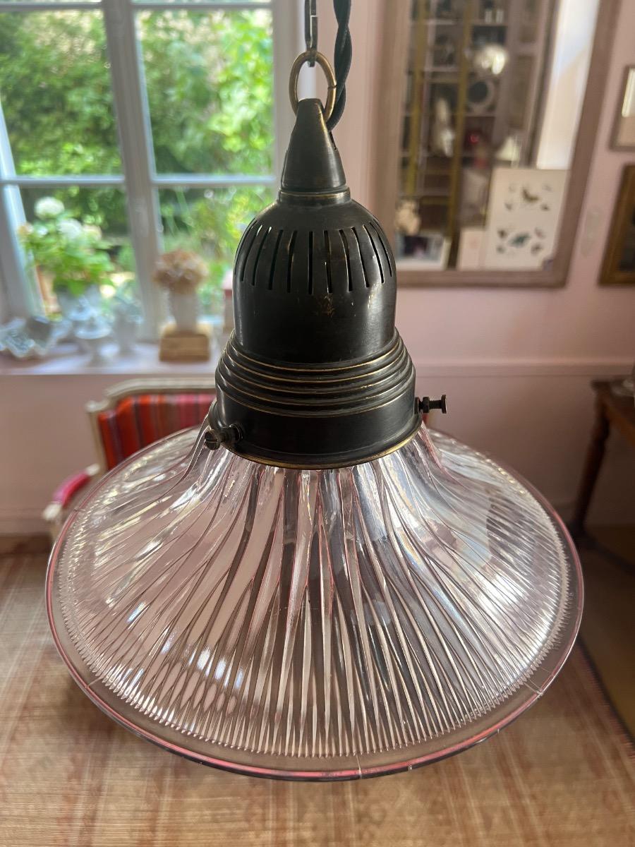 Suspension Holophane monture laiton 1930