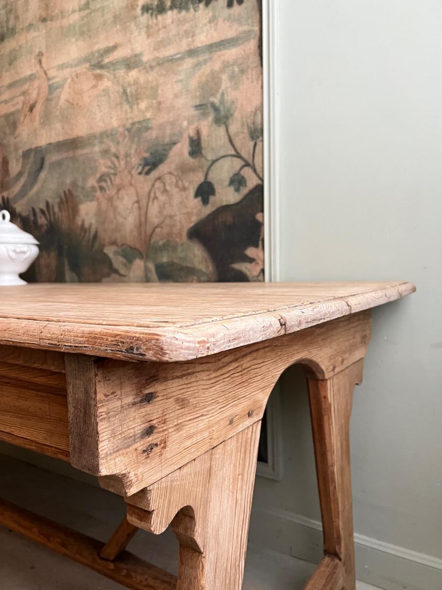 Grande table XIXème sapin, 6 tiroirs