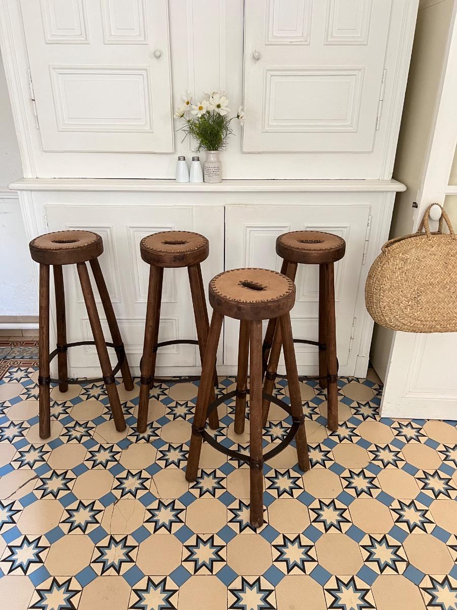 Suite de 4 tabourets de bar chêne cuir 1960