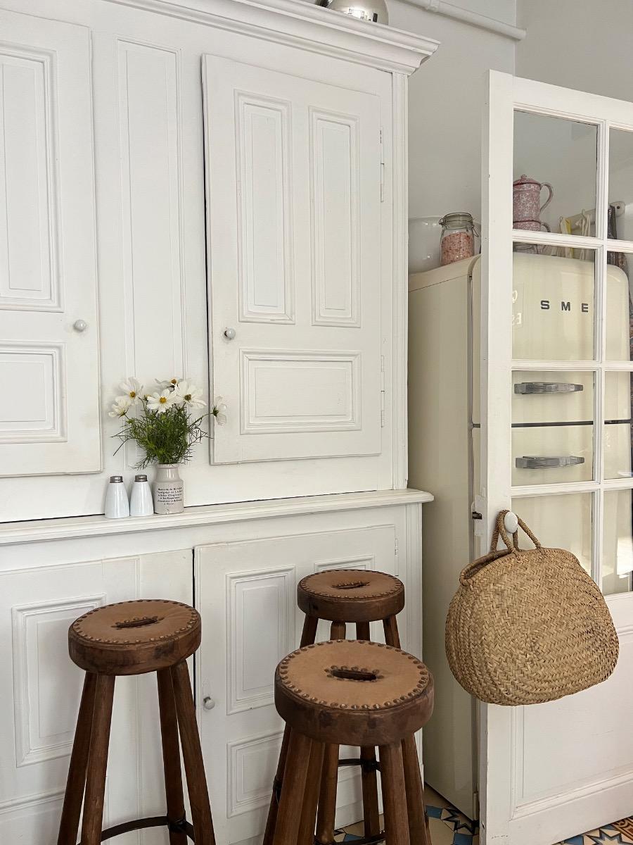 Suite de 4 tabourets de bar chêne cuir 1960
