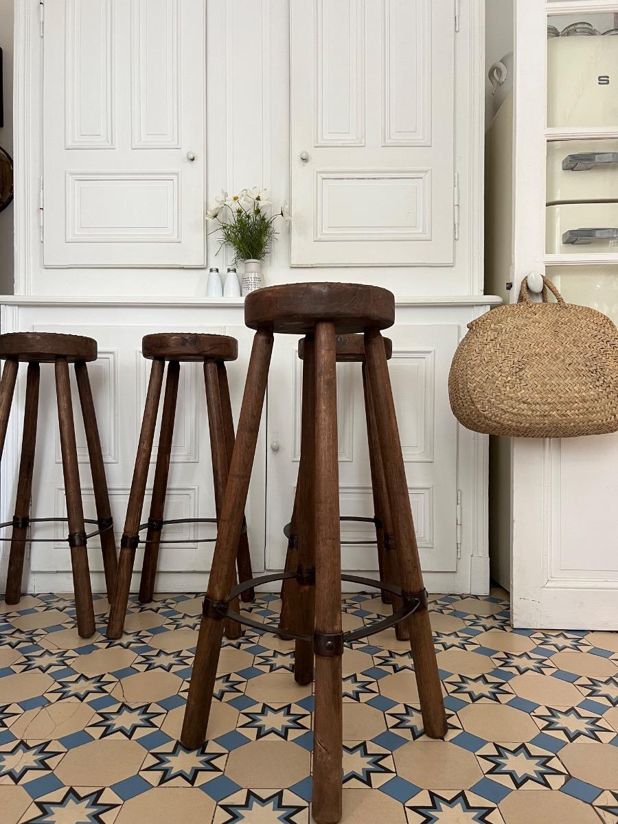 Suite de 4 tabourets de bar chêne cuir 1960