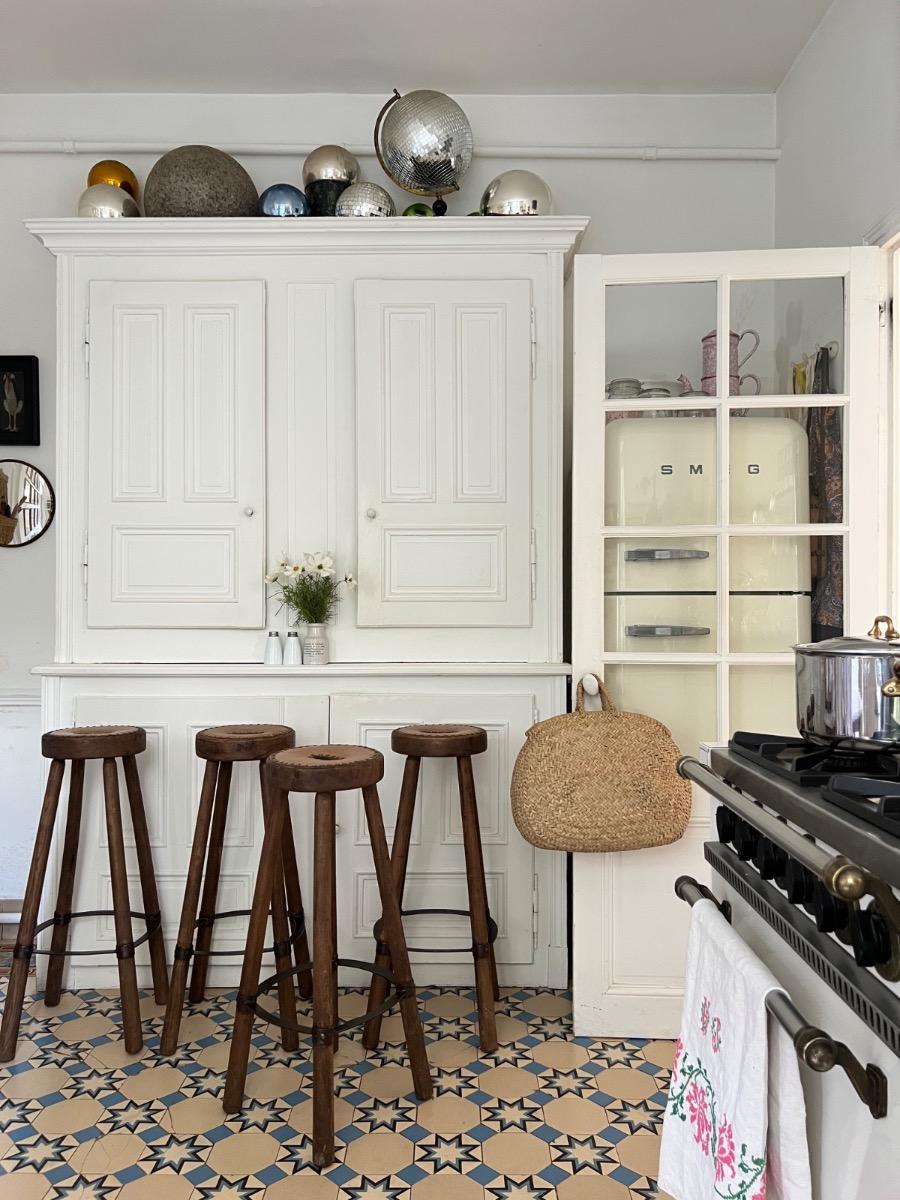 Suite de 4 tabourets de bar chêne cuir 1960