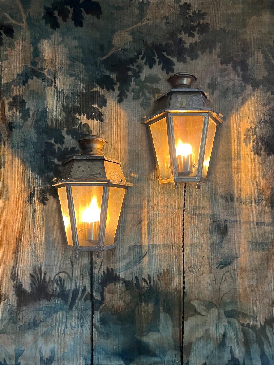 Paire de lanternes en applique, laiton