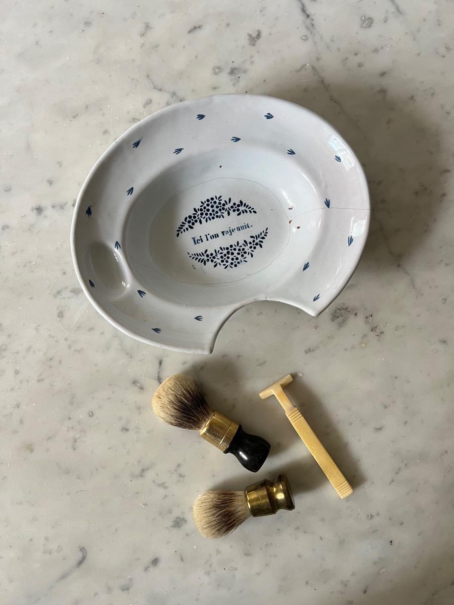 Plat à barbe faïence XIXème