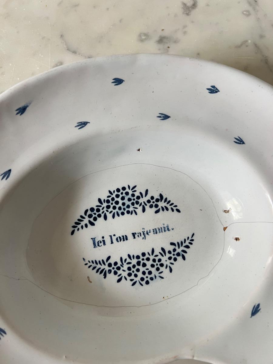 Plat à barbe faïence XIXème