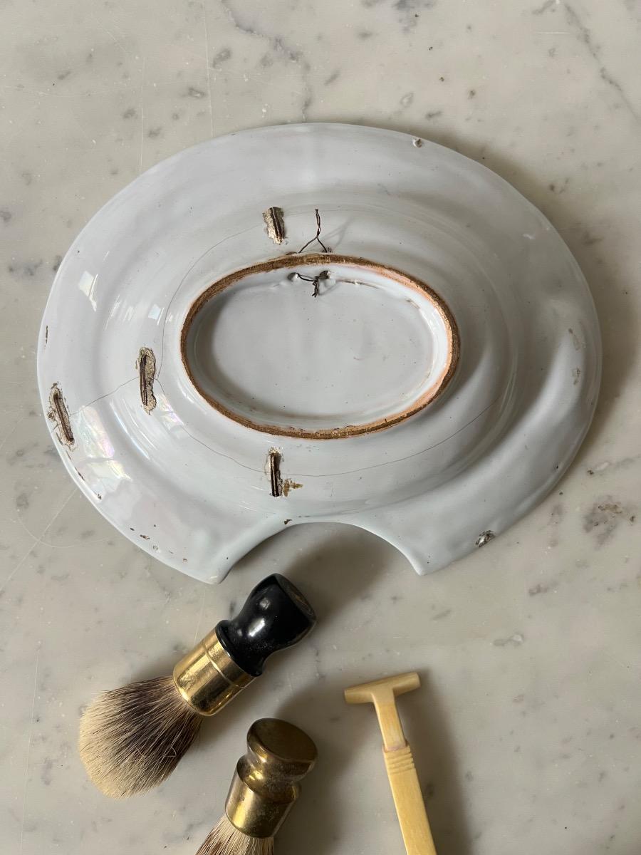 Plat à barbe faïence XIXème