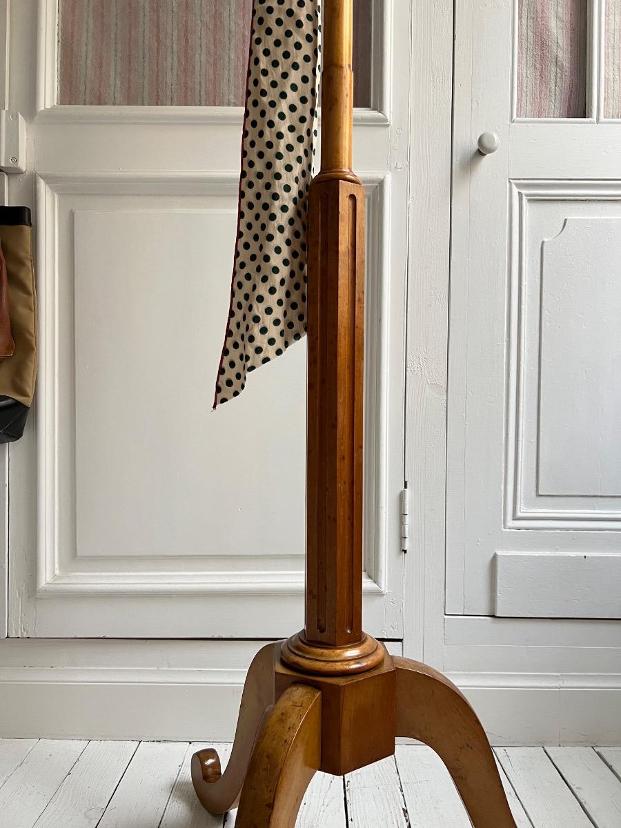 Porte-vêtements et accessoires 1880