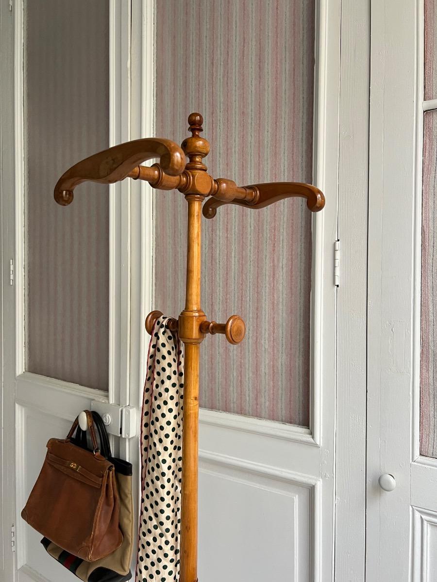 Porte-vêtements et accessoires 1880