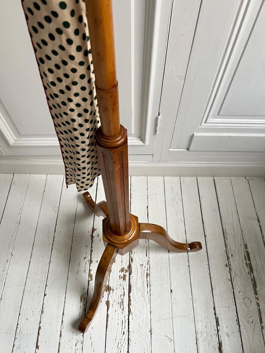 Porte-vêtements et accessoires 1880