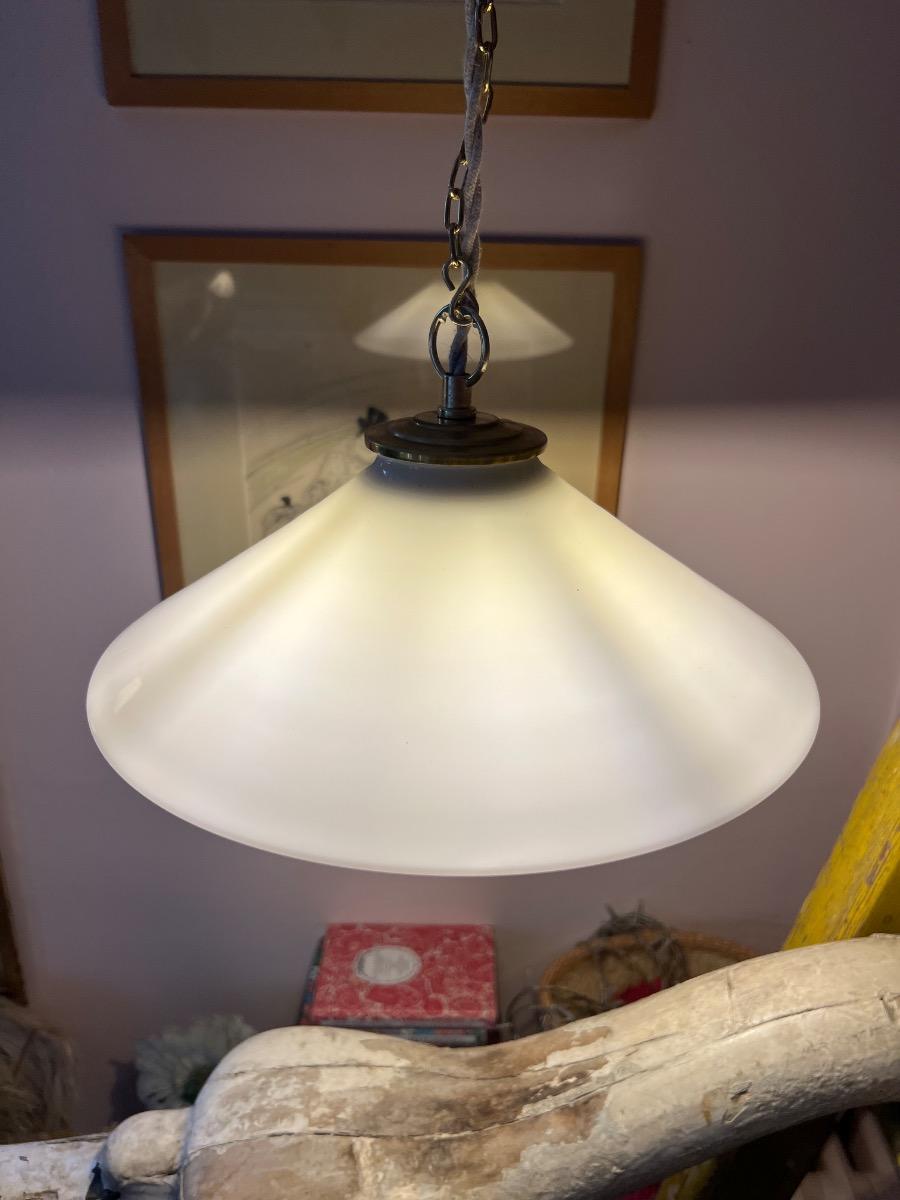 Suspension opaline et laiton 1930