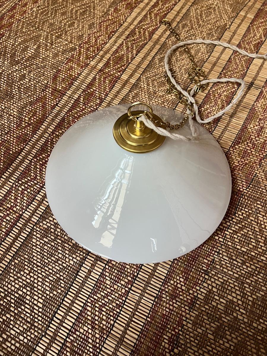 Suspension opaline et laiton 1930