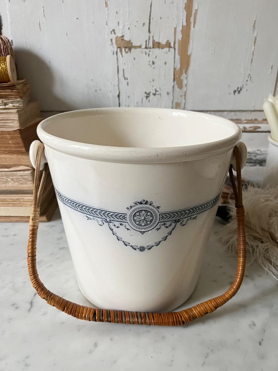 Seau faïence et rotin 1900