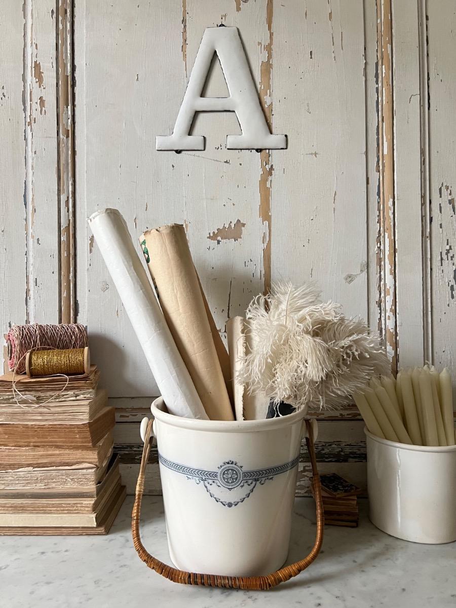 Seau faïence et rotin 1900