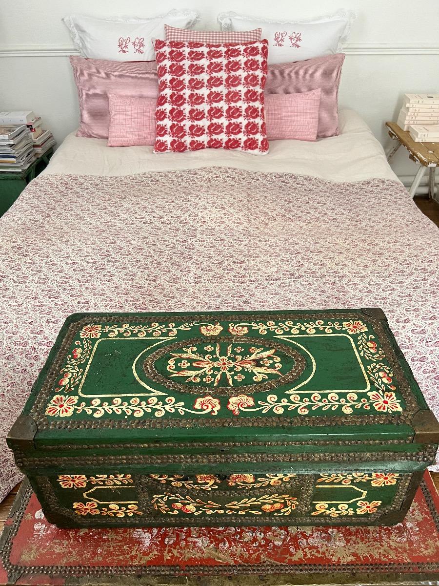 Malle de voyage XIXème cuir et carton peints