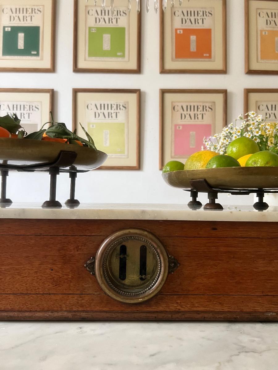 Balance noyer, marbre, cuivre 1880