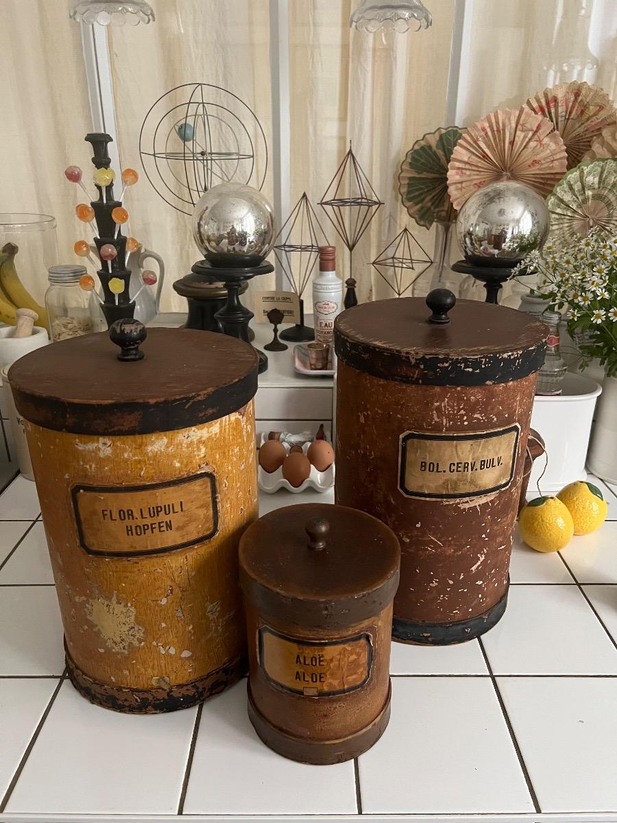 Set de 3 pots d’apothicaire 1880