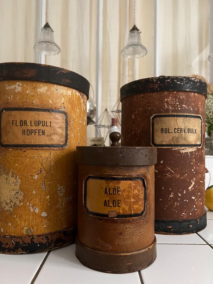 Set de 3 pots d’apothicaire 1880