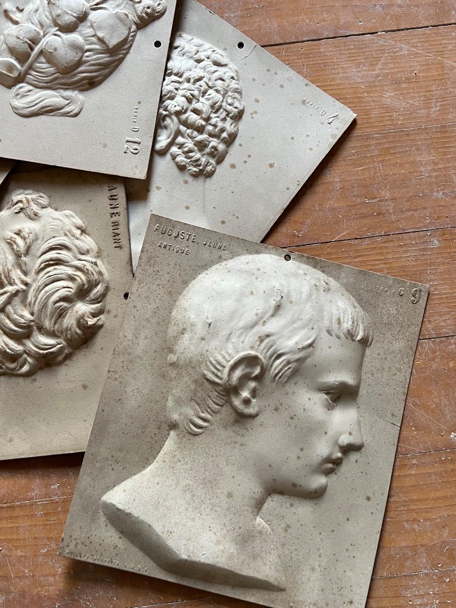 Suite de 12 profils à l’Antique XIXème