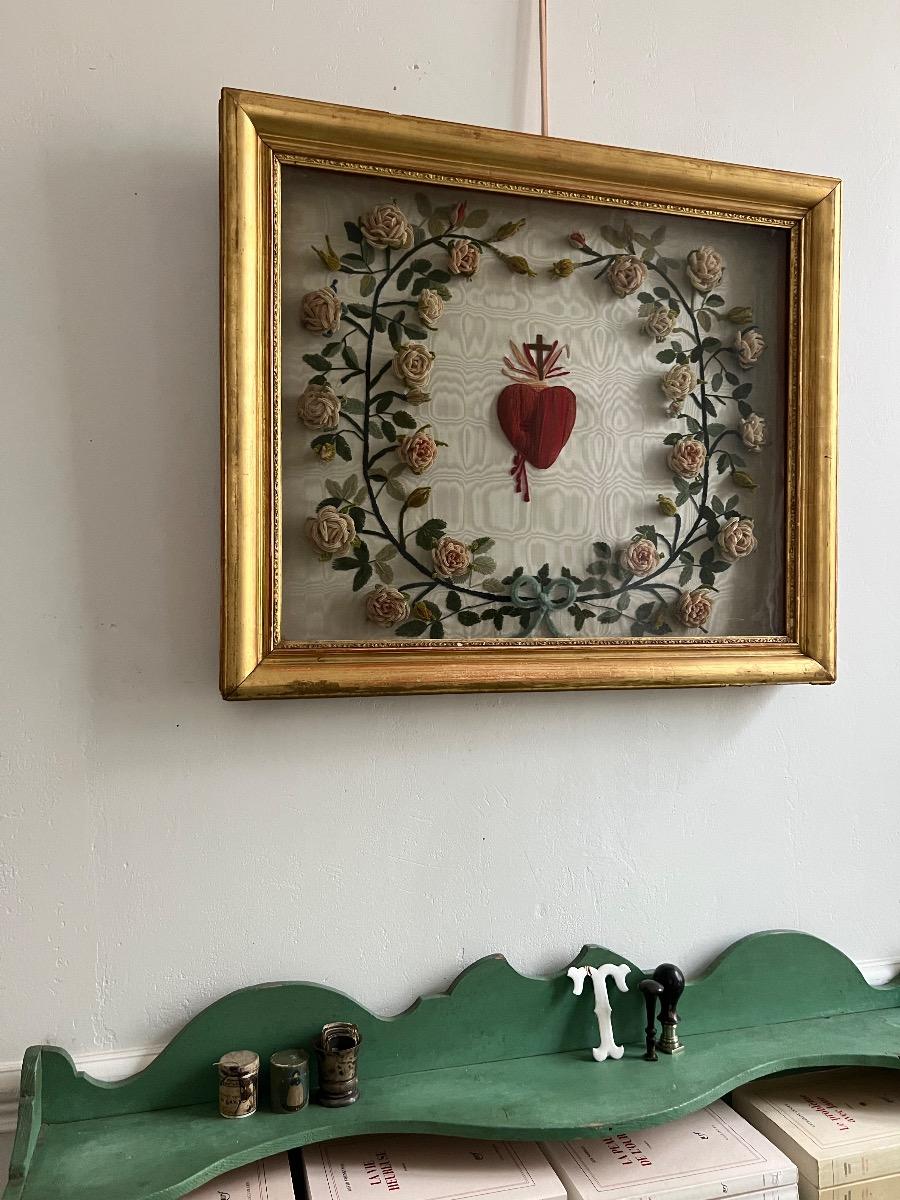 Cœur sacré sous verre, ouvrage broderie 1880