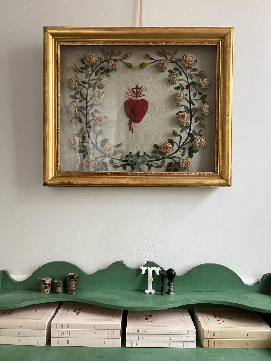 Cœur sacré sous verre, ouvrage broderie 1880