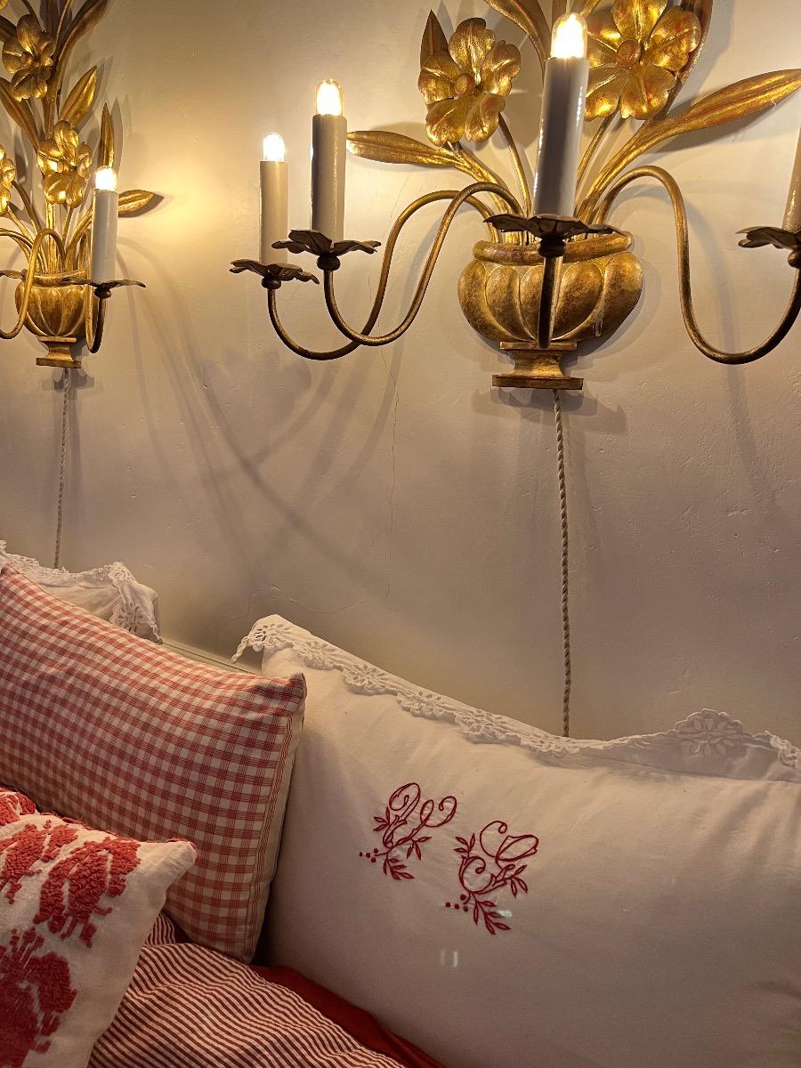 Paire de grandes appliques métal doré 1970