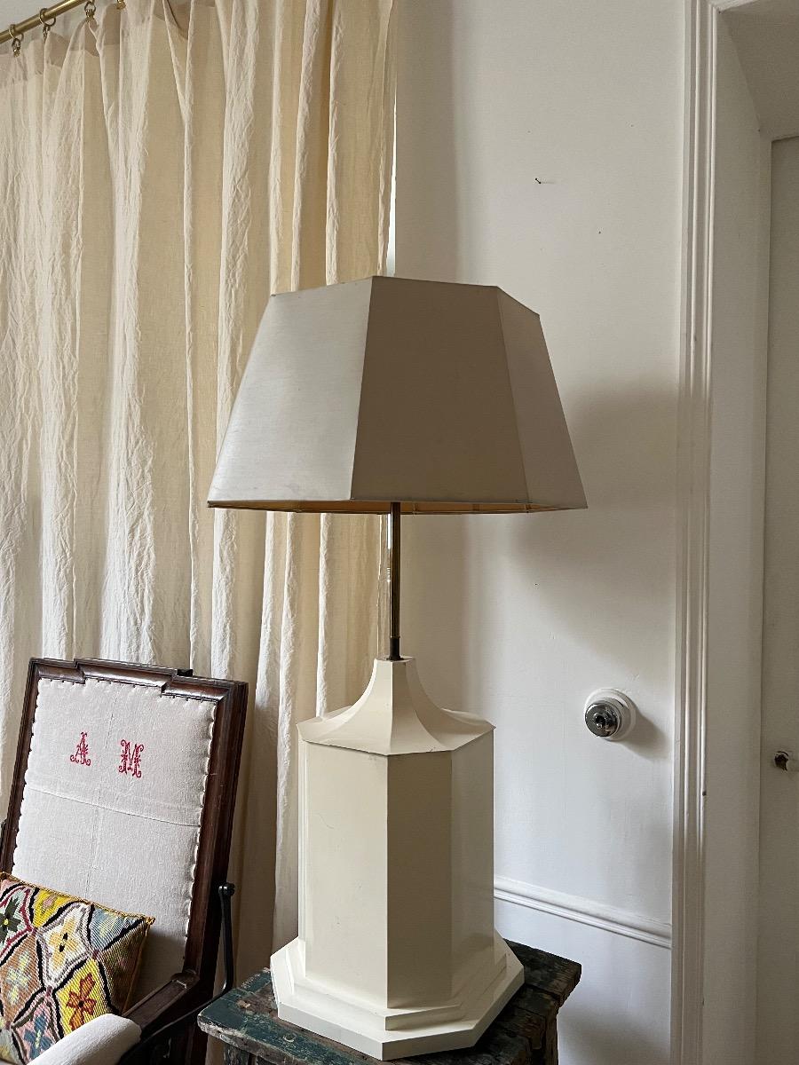 Grande lampe pagode métal laqué 1960