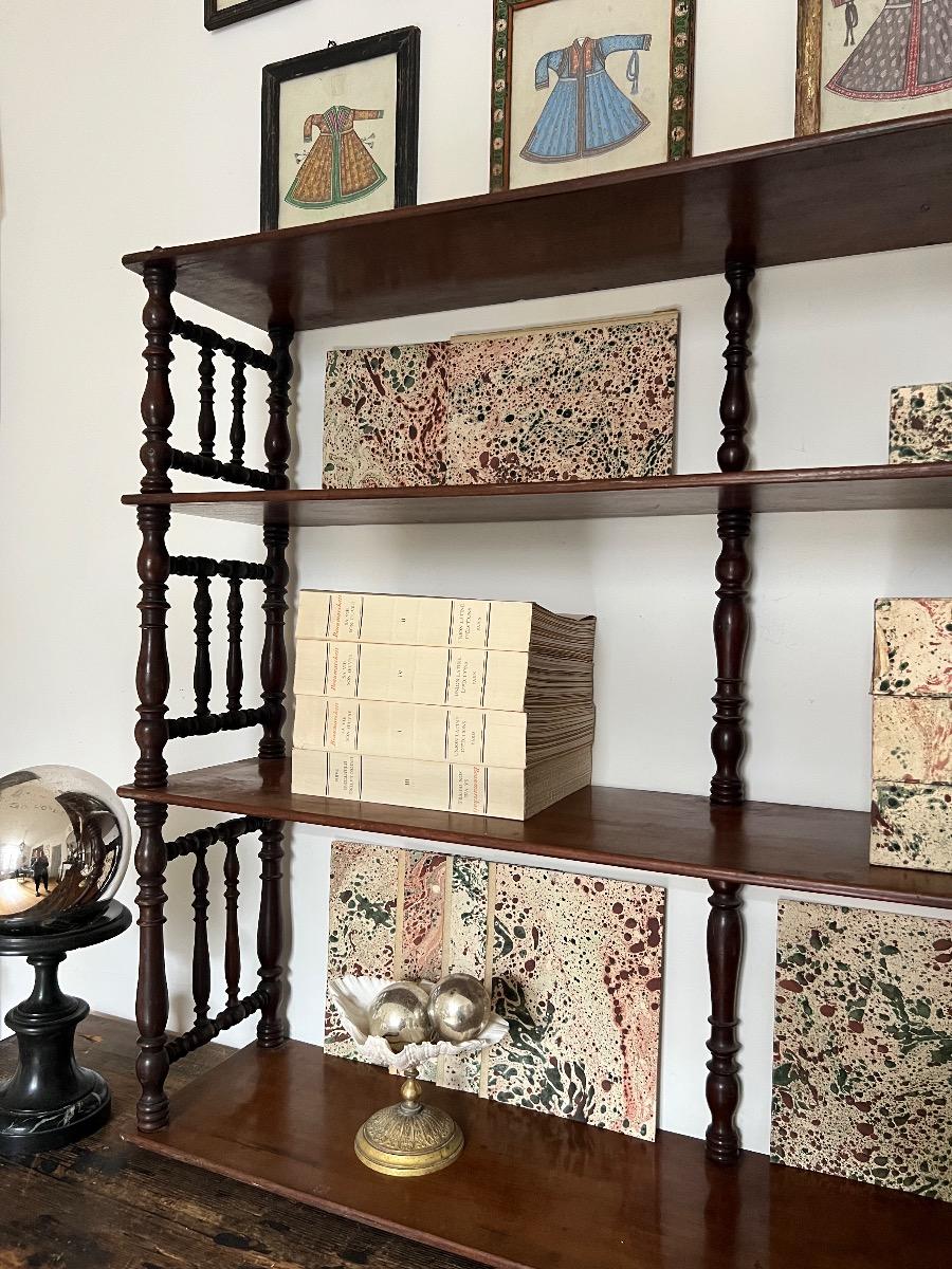Large étagère noyer XIXème 