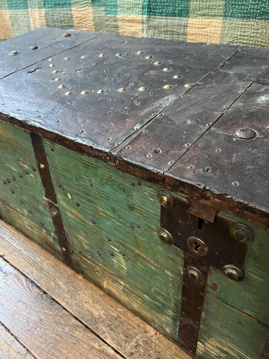 Coffre de voyage début XIXème